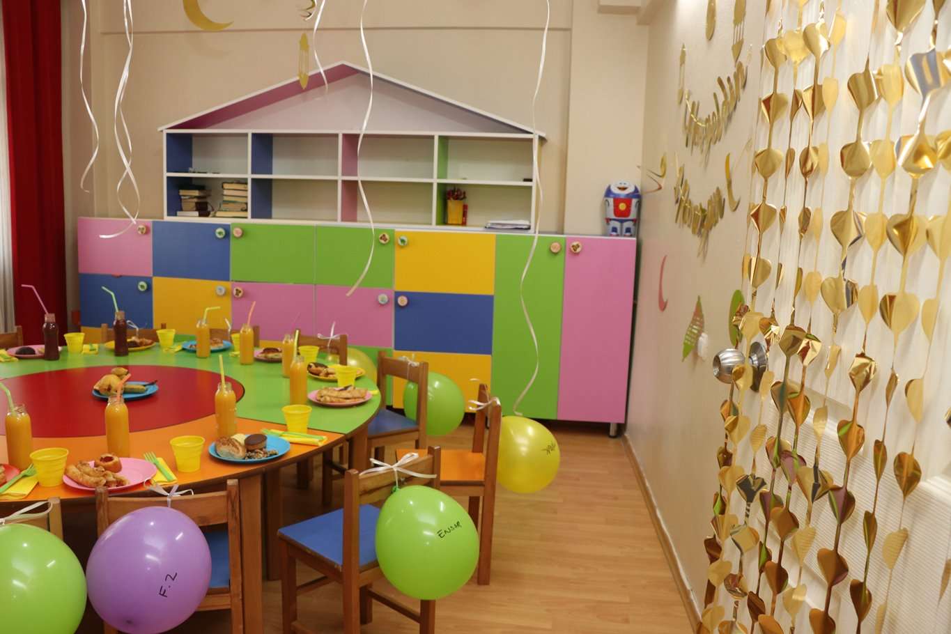 Tekne orucu tutan miniklerin iftar sevinci Tekne orucu tutan miniklerin iftar sevinci